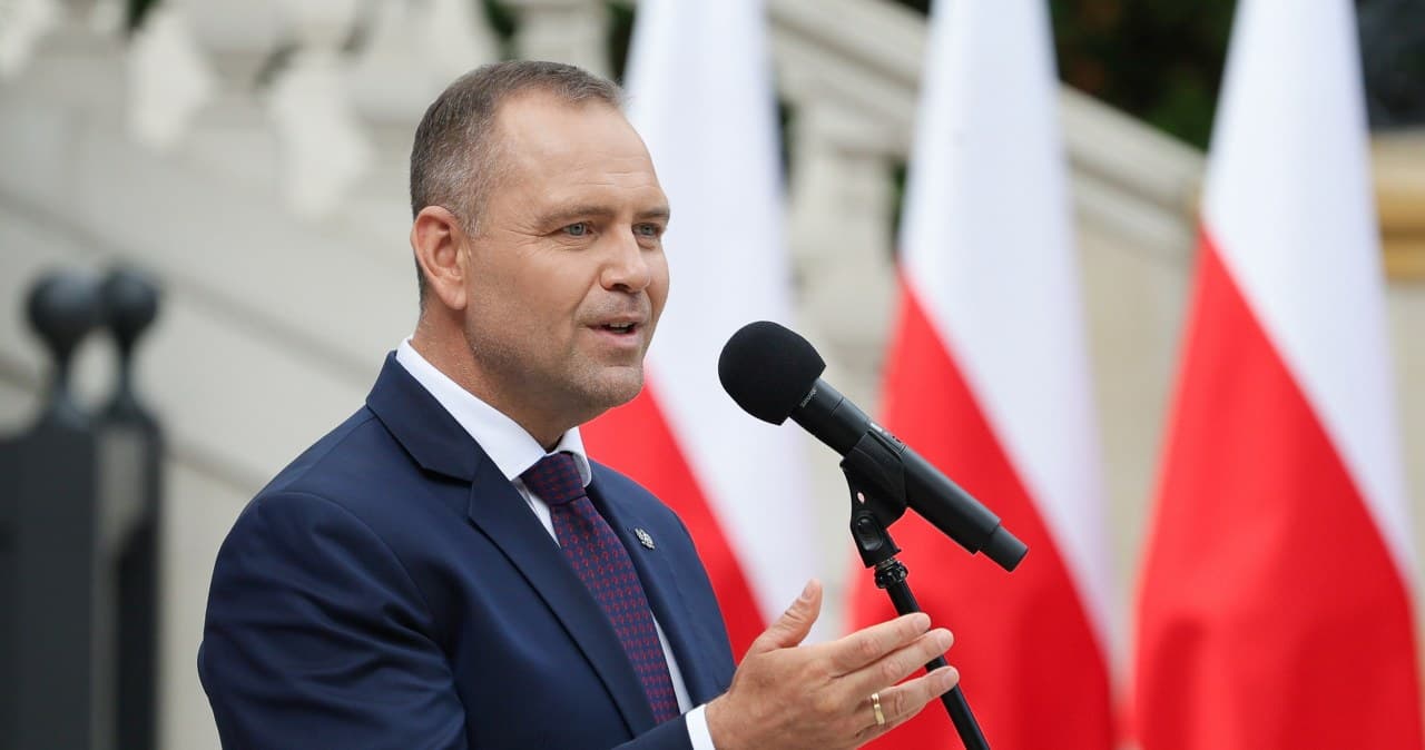 "Sprawdzajmy towar, jaki kupujemy". Poseł zadrwił z Nawrockiego