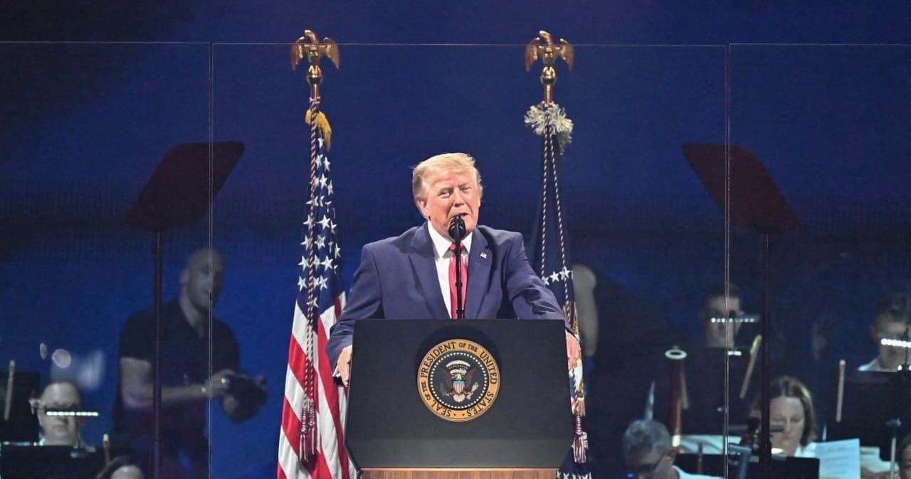 Burza przeszkodziła Trumpowi. Tysiące ewakuowanych i opóźnione przemówienie