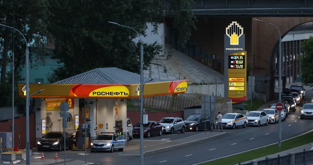 Rekordowe kolejki po benzynę i paragony grozy. Rosjanie przerażeni