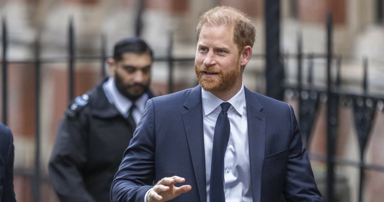 Zwrot zaraz przed przyjazdem księcia Harry'ego. Pałac Buckingham komentuje