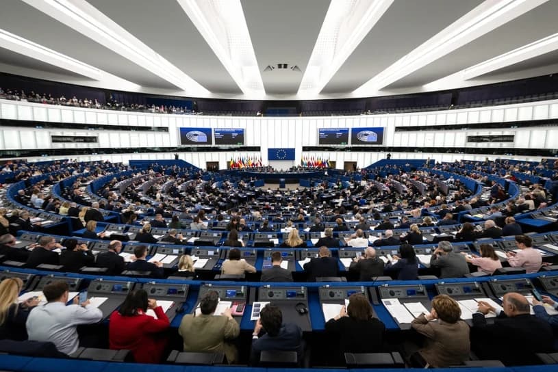 "Jasny sygnał" vs. "zakłamywanie". Komentarze po rezolucji Brukseli ws. UPA