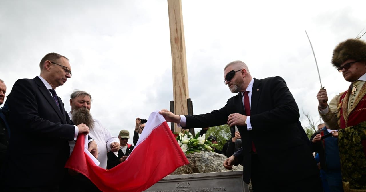 Braun odsłonił tablicę w Jedwabnem. Obchody 85. rocznicy zbrodni