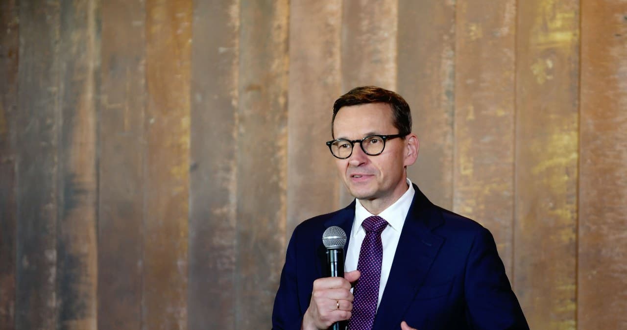Na jakie poparcie mogłaby liczyć nowa partia Morawieckiego? Jest sondaż