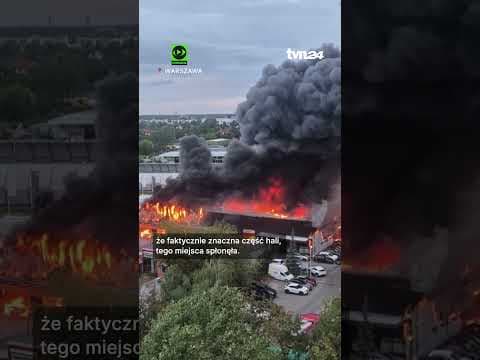 Pożar warsztatu samochodowego. Kłęby dymu nad Warszawą #tvn24