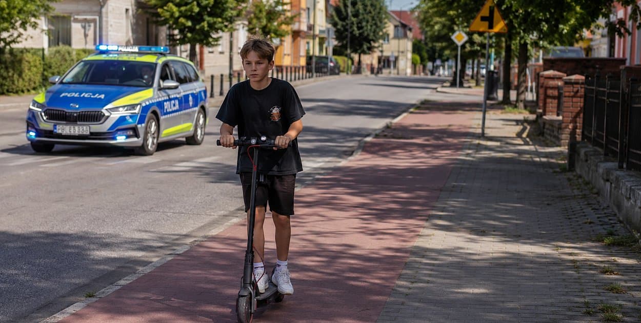 Dzieci jeżdżą bez kasków. Radna prosi policję o INTERWENCJĘ