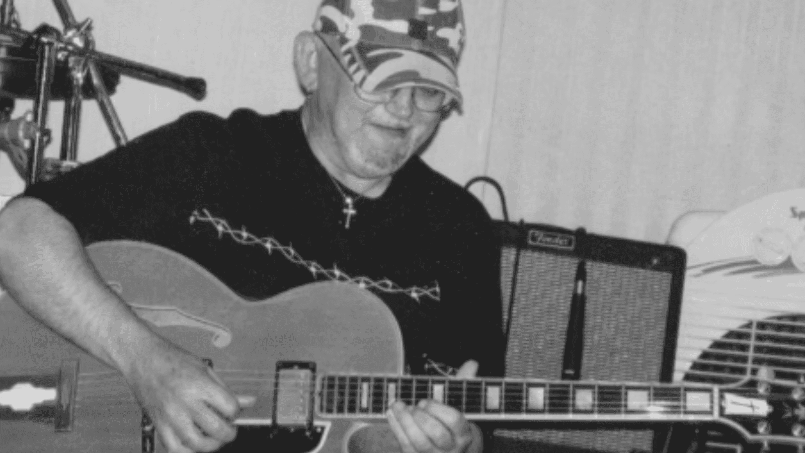 Nie żyje legendarny muzyk lat 70.. Polacy po dziś dzień nucą te piosenki