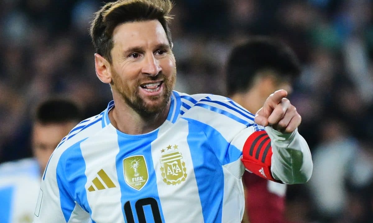 To zdjęcie przeszło do historii. Messi trzymał na rękach niemowlę, które po latach zostało jego rywalem