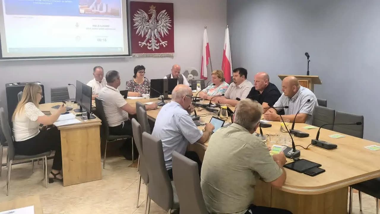 Radny ostrzega mieszkańców przed wilkiem