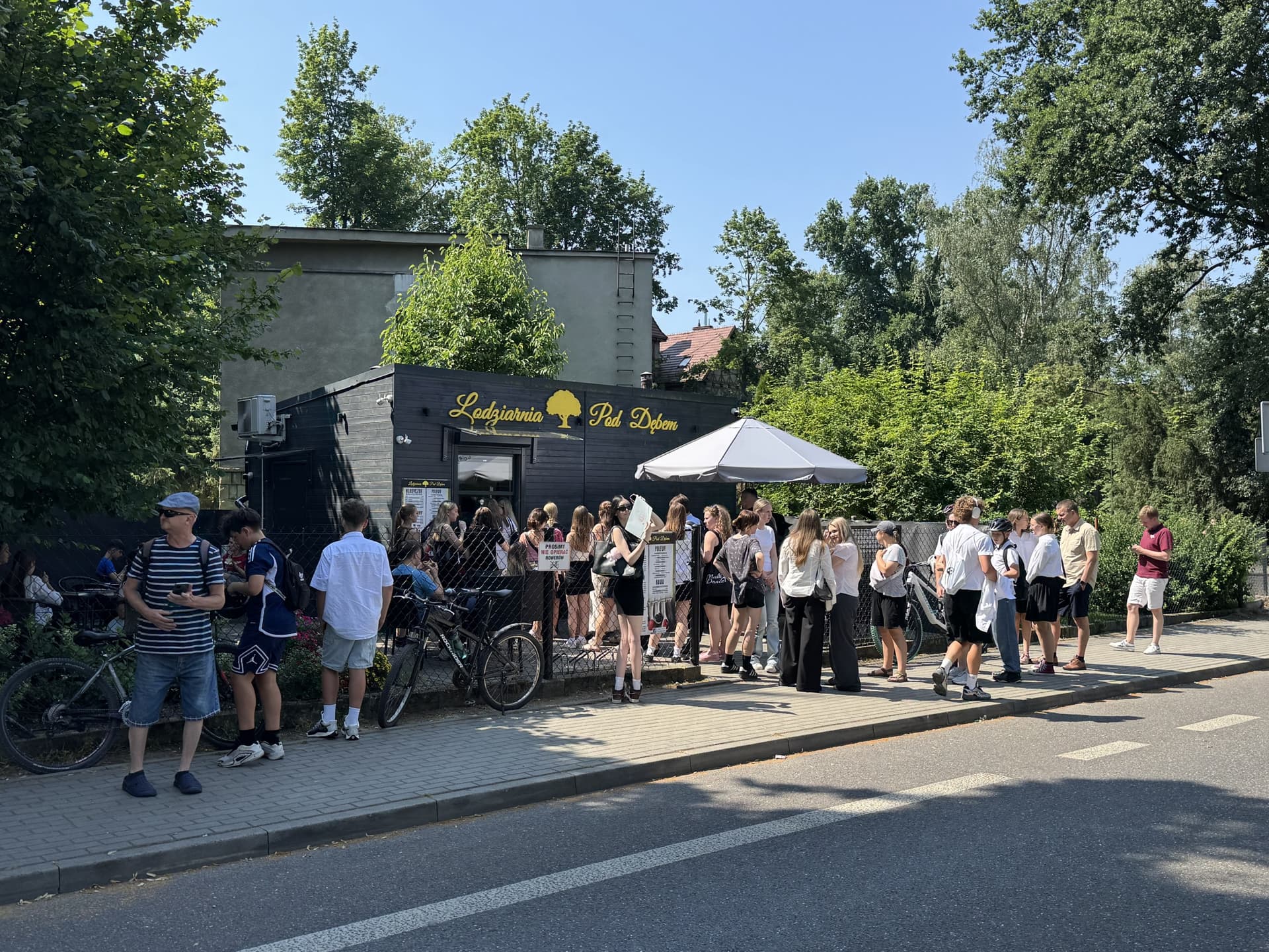 Szum wokół lodów za pasek w Lodziarni pod Dębem. Pani Jola kontynuuje tradycję
