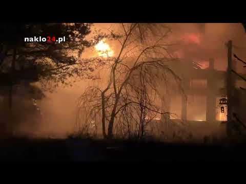 Budynek po byłym przedszkolu w ogniu