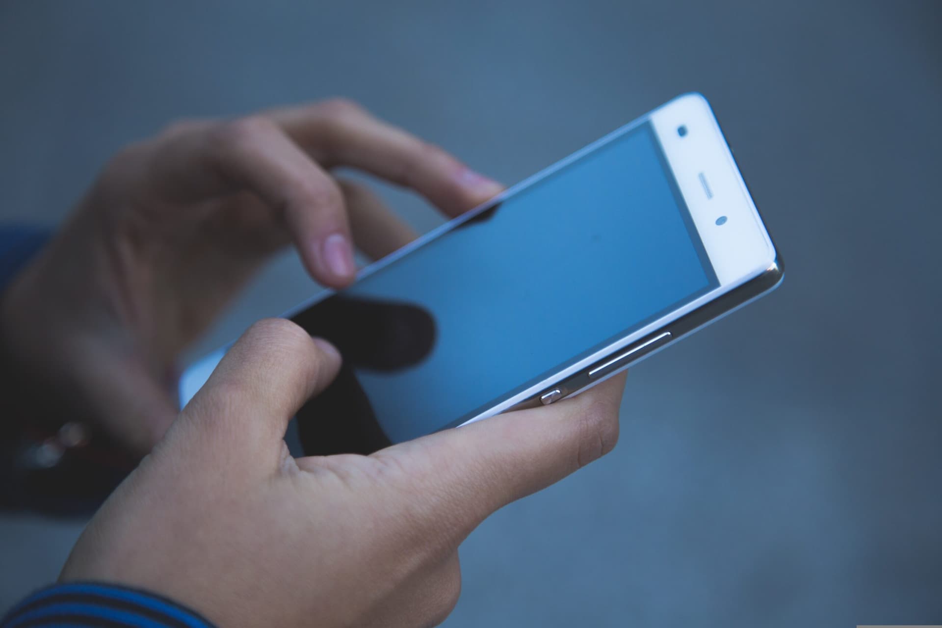 Sejm przyjął ustawę o zakazie używania telefonów w szkołach
