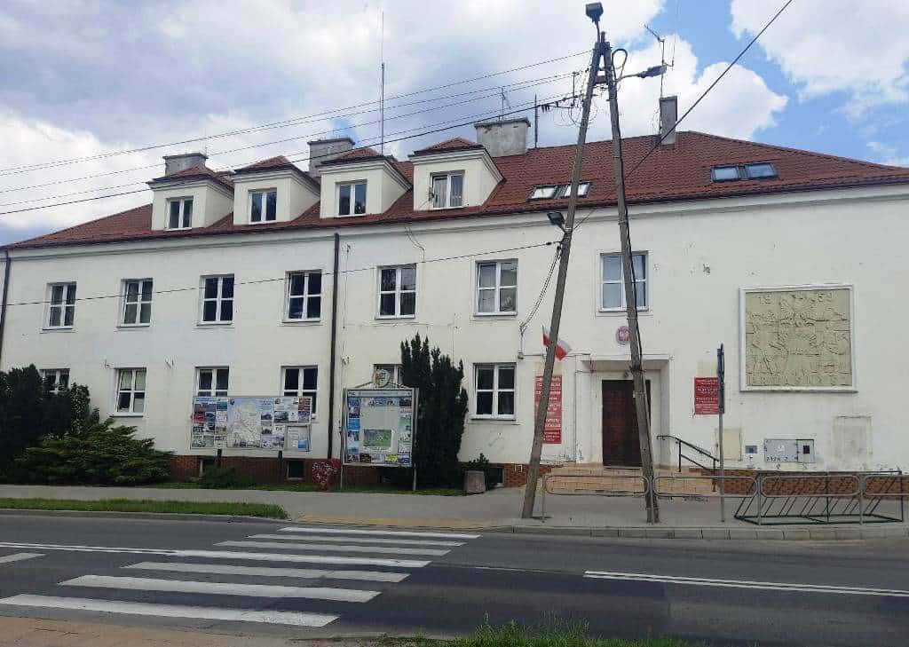 Gmina Przasnysz zwiększa wydatki. W planie dofinansowanie radiowozu, OSP i obiekt sportowy w Lesznie