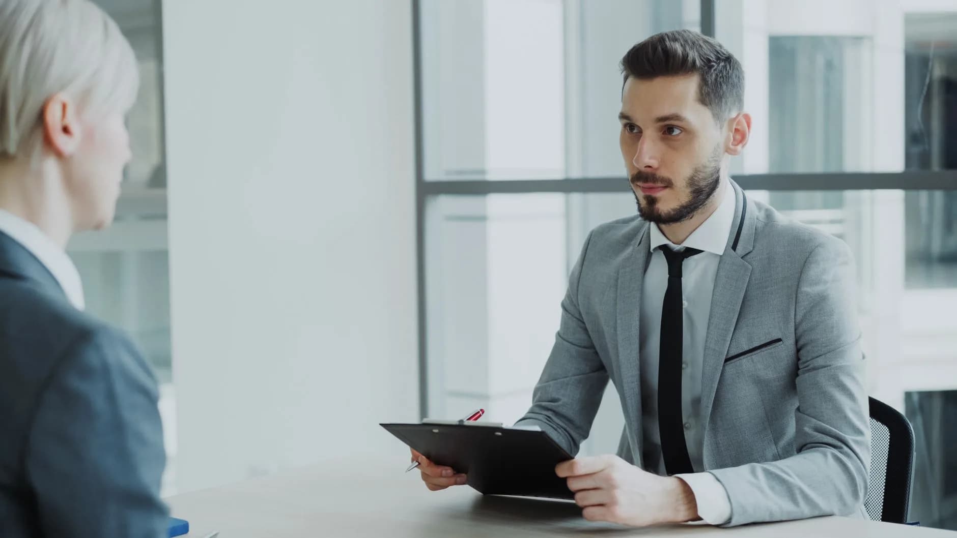 Brak rąk do pracy? Sprawdź, jak agencja pracy może uratować Twój biznes!