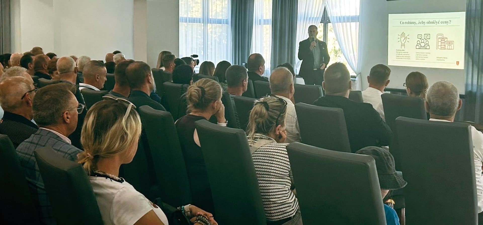 O nowej spalarni i cenach odbioru ścieków. 150 osób na spotkaniu w Janikowie