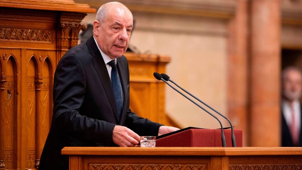 Prezydent Węgier ustępuje. Podpisał poprawkę do konstytucji