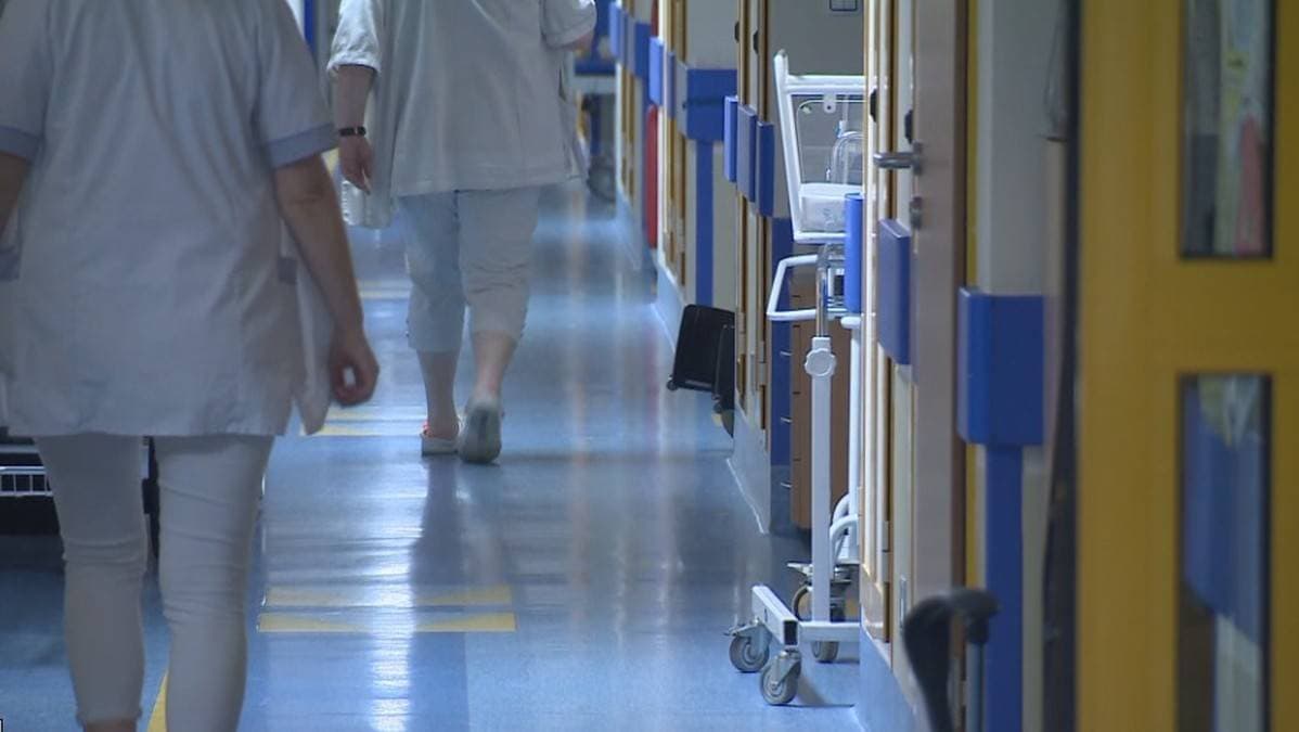 Ograniczenie zarobków lekarzy? Polacy wypowiedzieli się w sondażu