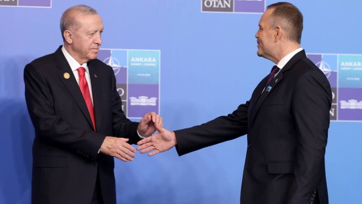 Erdogan zaskoczył Nawrockiego. Wręczył mu nietypowy prezent