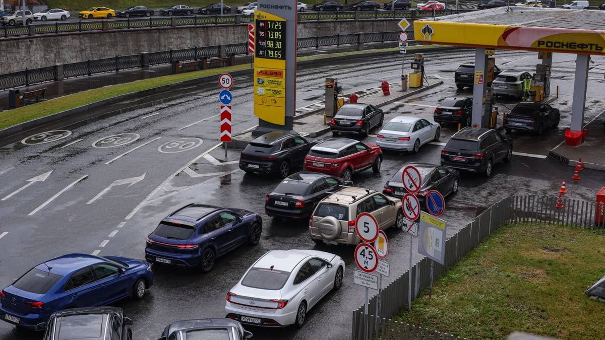 Kryzys w Rosji, nadzwyczajny krok. Nauczyciele wysłani na stacje benzynowe