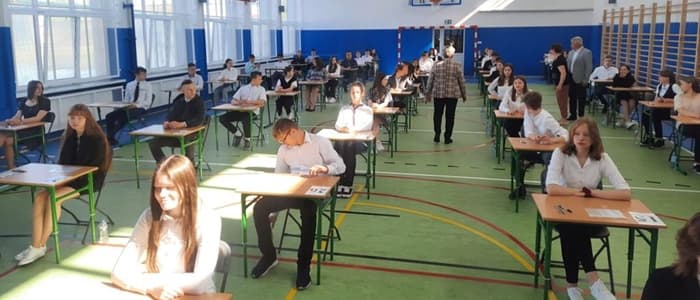 Wyniki egzaminu ósmoklasisty w szkołach powiatu sokólskiego. Kto wypadł najlepiej?