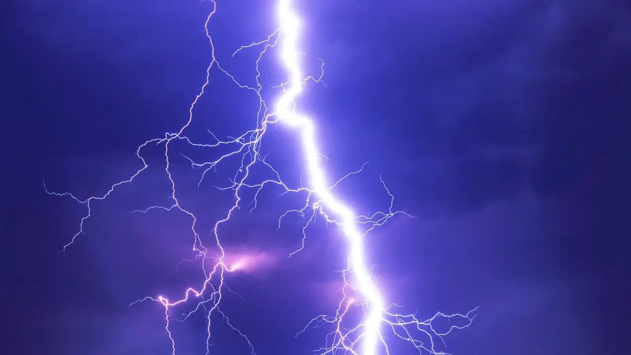 Groźne burze nad powiatem bolesławieckim. Ostrzeżenie wydłużono do północy