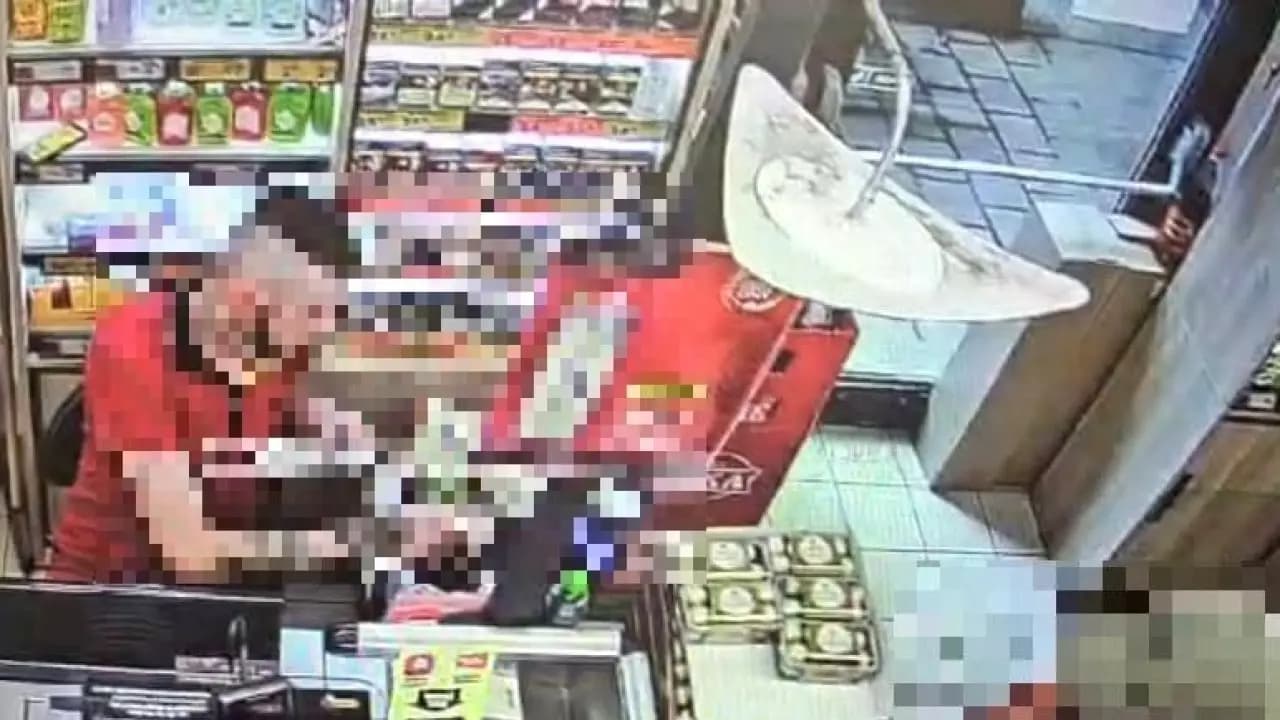 Zobaczył portfel przy kasie Biedronki. To, co zrobił chwilę później, zarejestrowały kamery