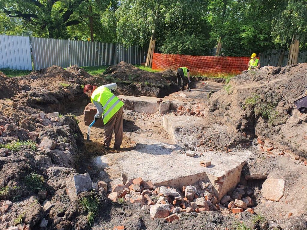 Ludzkie szkielety i ślady kościoła sprzed 900 lat odkryte w centrum Wrocławia