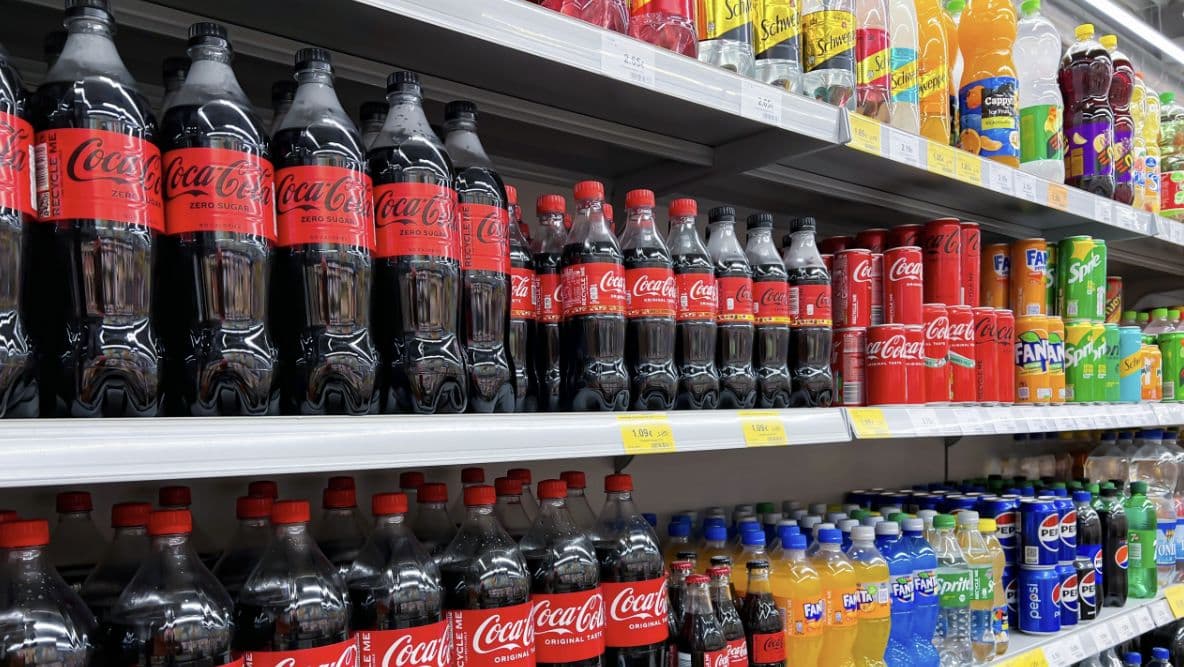 Cola za ponad 10 zł! Ceny napojów słodzonych mogą zaskoczyć przy kasie