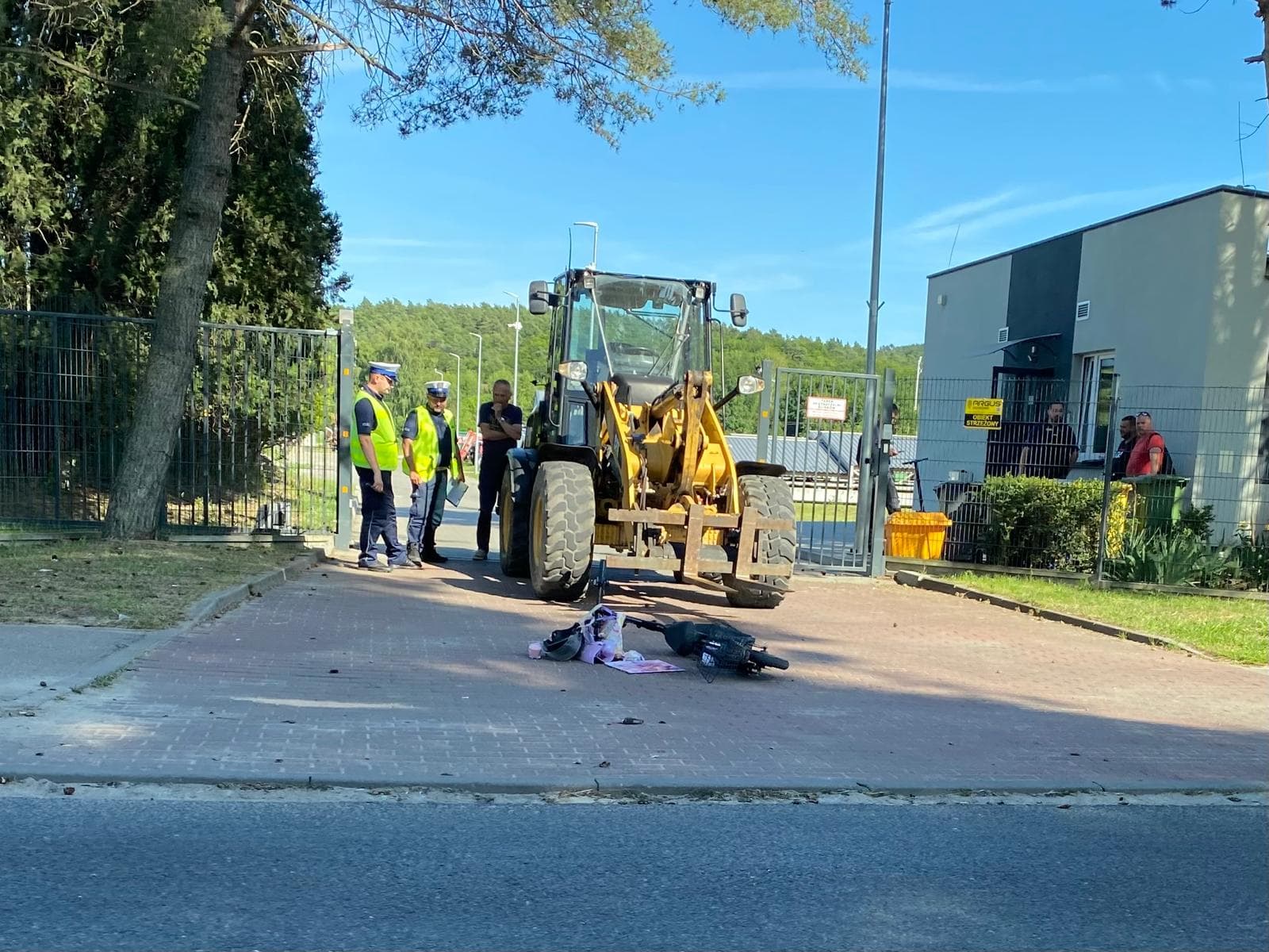 Wypadek na hulajnodze w Międzyzdrojach. Kobieta trafiła śmigłowcem do szpitala