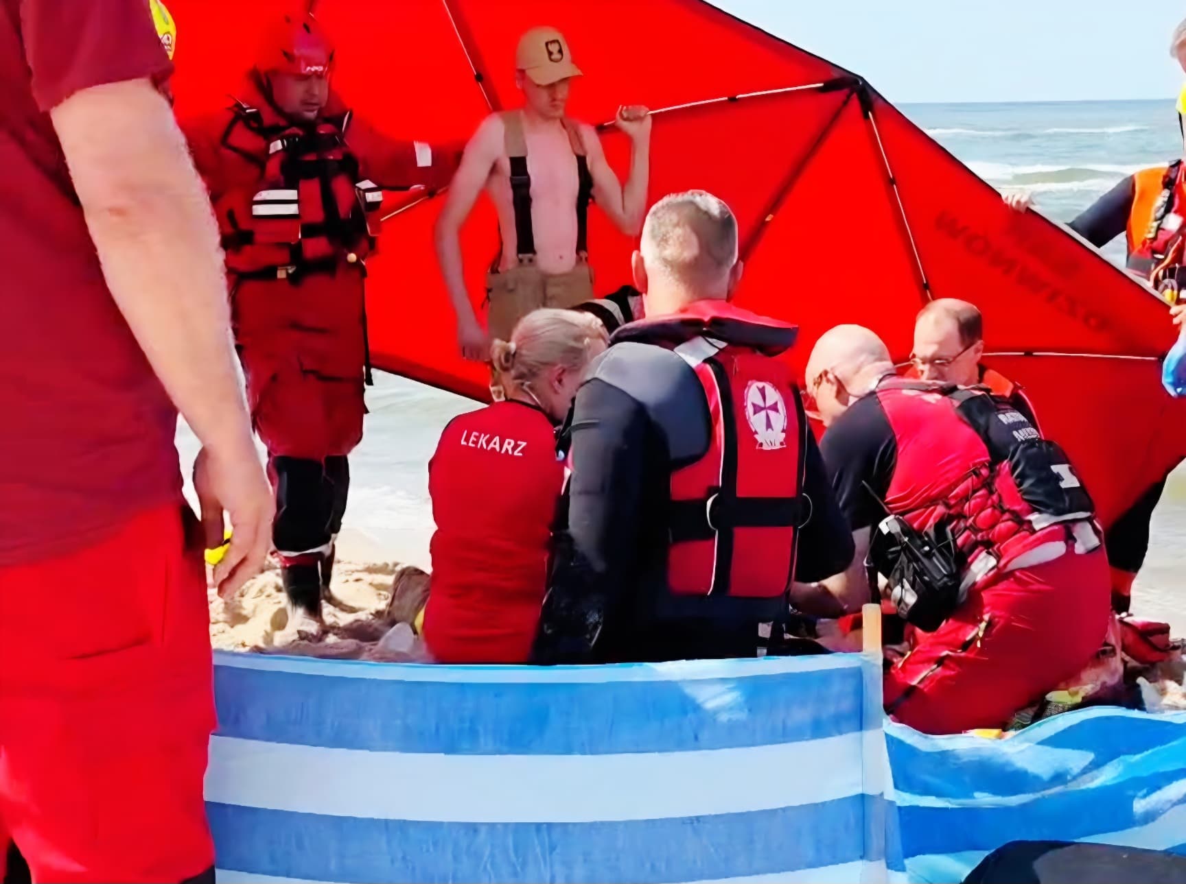 Dramatyczna akcja na plaży w Międzywodziu. Trwa walka o życie 42 – latka!
