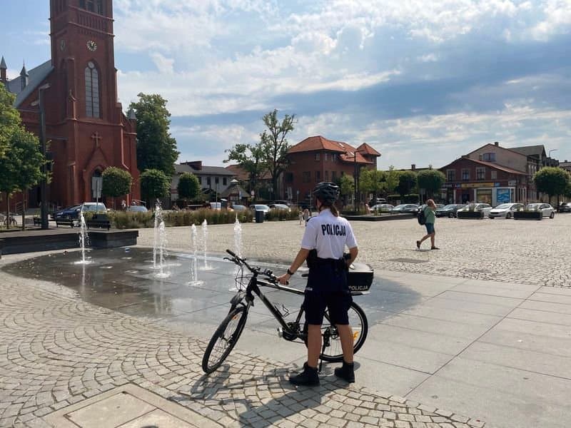 Policjanci rozpoczęli akcję „Bezpieczne Wakacje”. Będą częstsze kontrole na drogach i nad jeziorami
