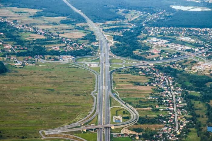 W miejskiej pasiece popłynął pierwszy miód. Dzieci zobaczyły cały proces