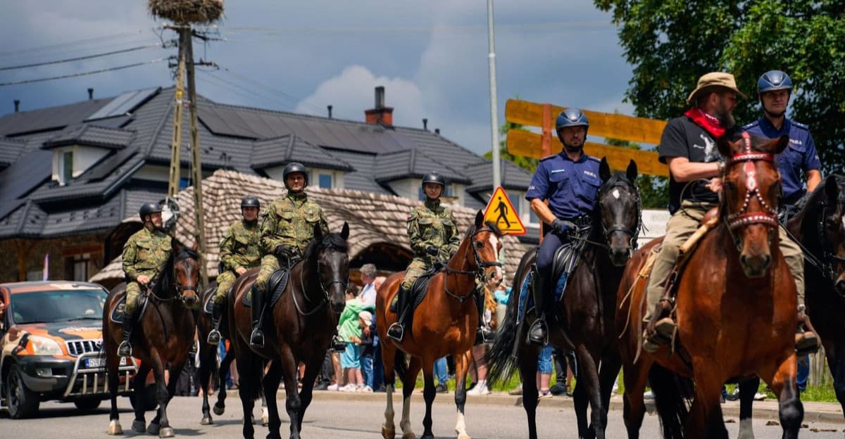 XXII Powojenne Targi Końskie w Lutowiskach [ZDJĘCIA]