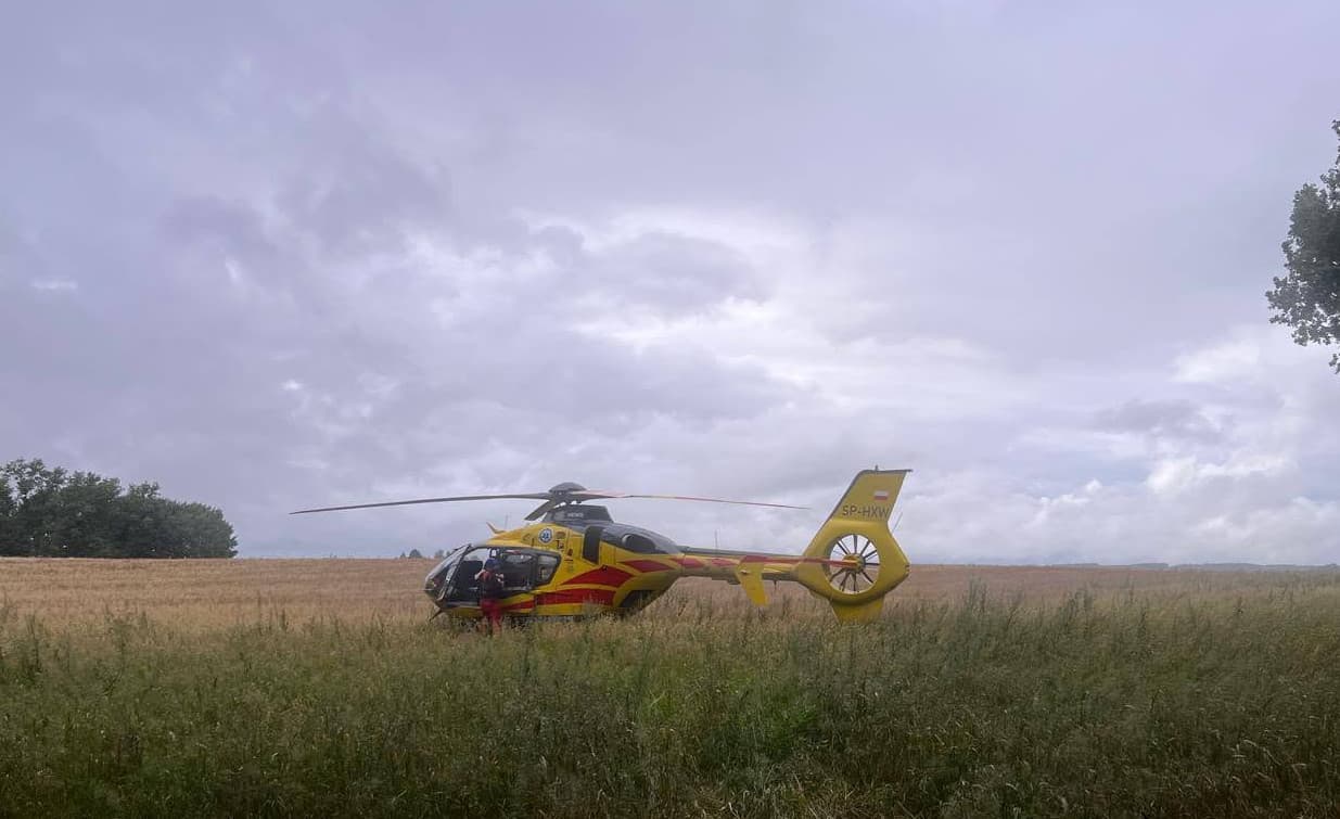 Groźny wypadek busa. Na miejsce wezwano śmigłowiec LPR! [FOTO]