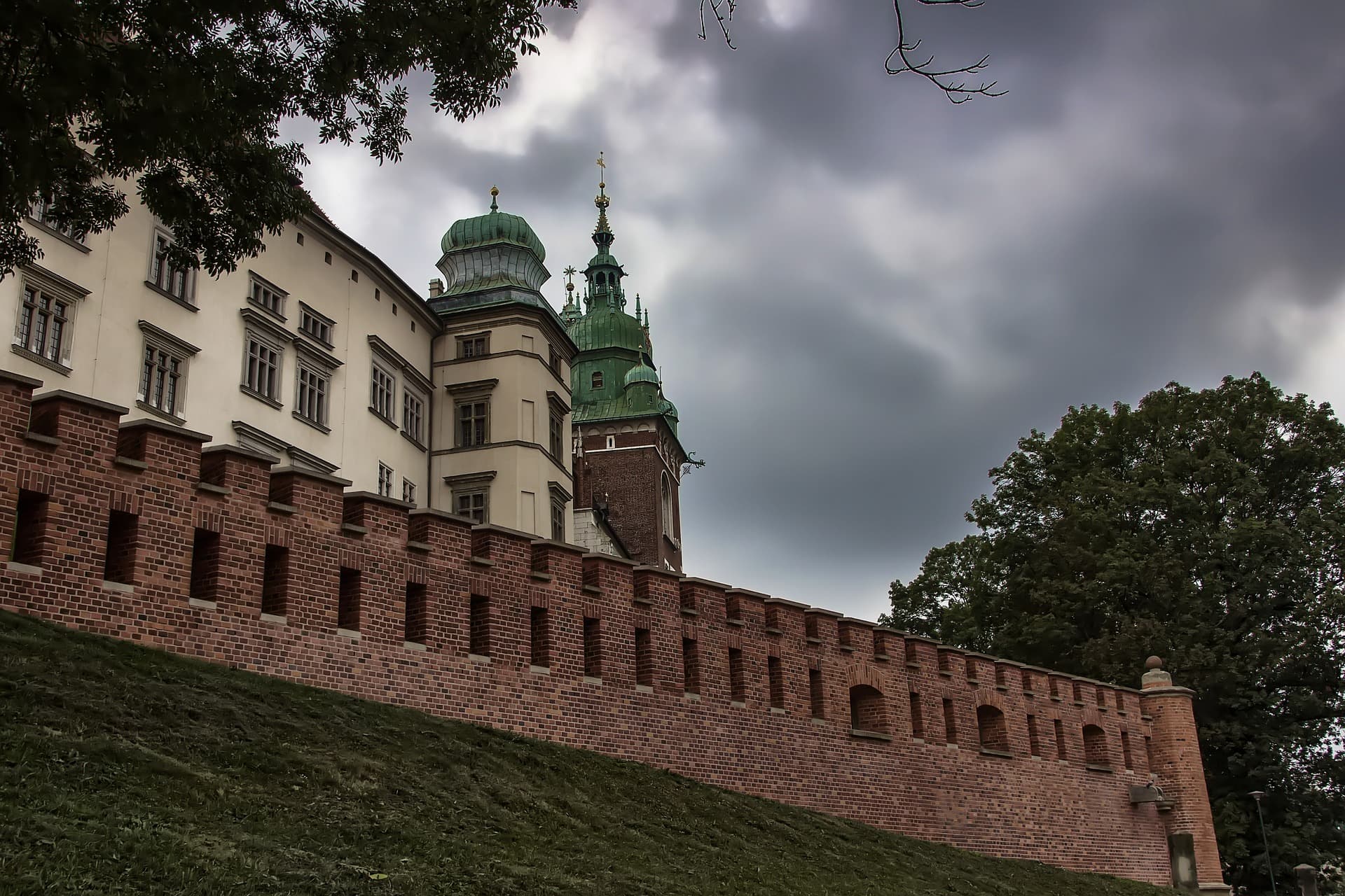 Dziś diametralna zmiana pogody. Popołudniem przez miasto przejdą burze
