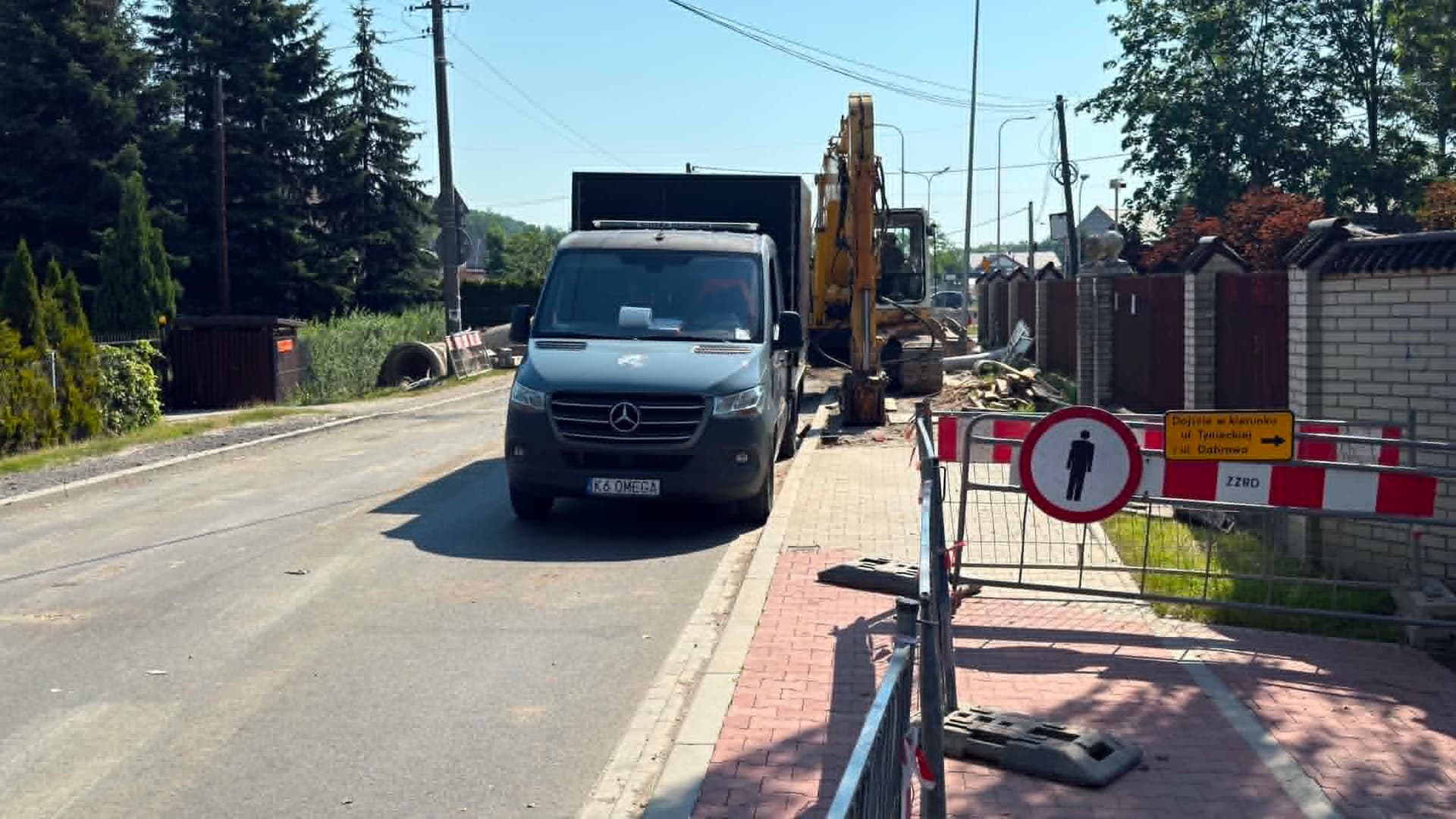 Tyniecka nieprzejezdna. Duże utrudnienia dla kierowców i pasażerów