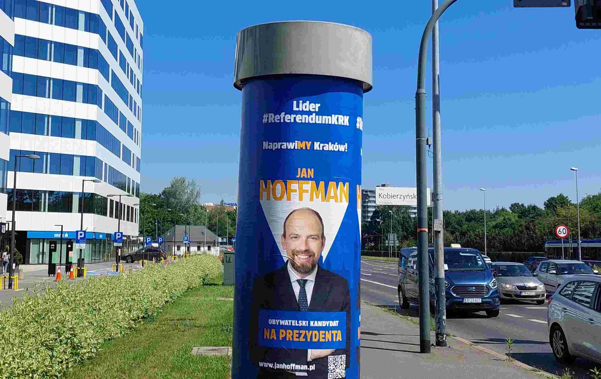 Wybory prezydenta Krakowa 2026. Kampanii wyborczej jeszcze nie ma, a plakaty kandydata już wiszą