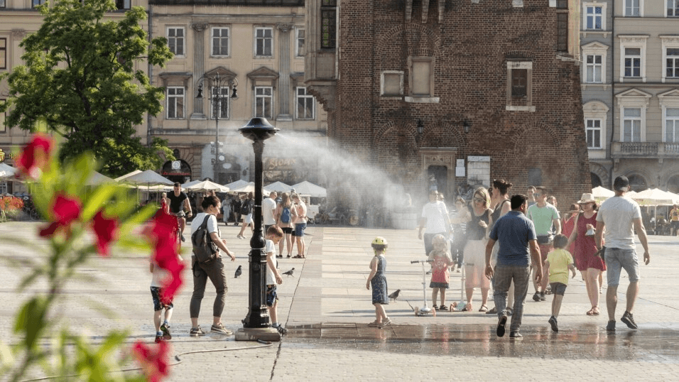 Wydano ostrzeżenie meteorologiczne II stopnia. Jak przetrwać trudne dni?