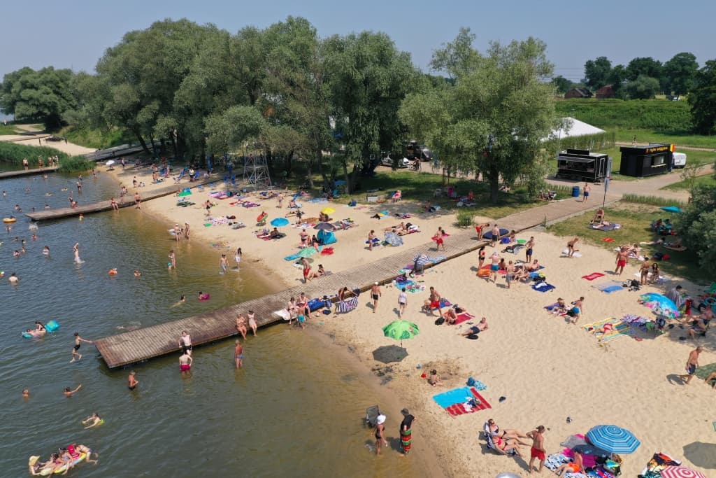 Kąpieliska w Krakowie i okolicach 2026. Gdzie się kąpać? Godziny otwarcia, ceny i dojazd