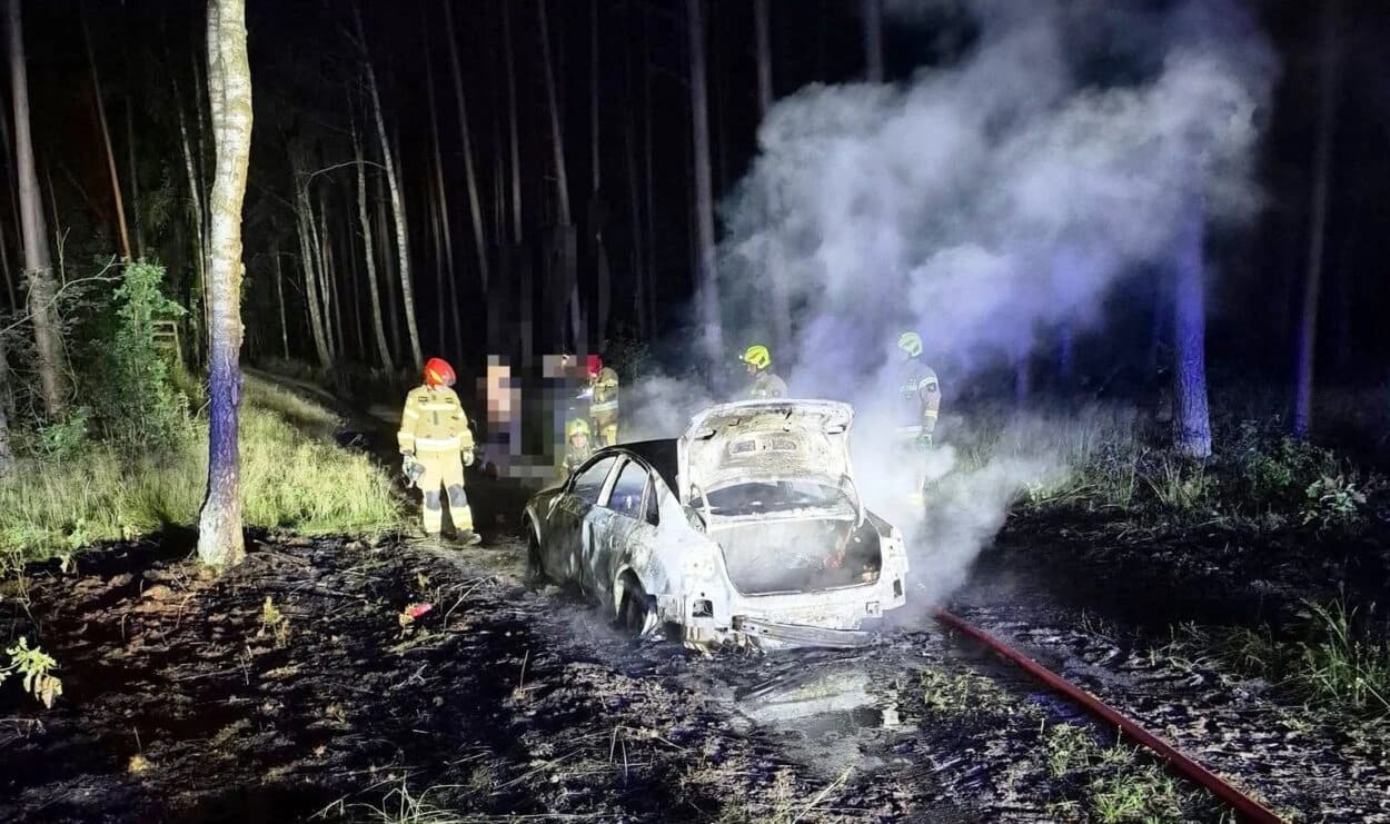 Pożar Audi w Ścięcielu: Szybka interwencja strażaków
