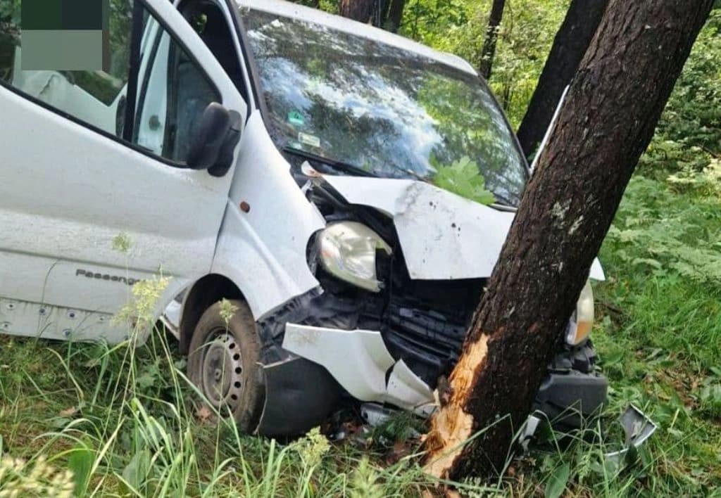 Wypadek busa w powiecie ostrołęckim