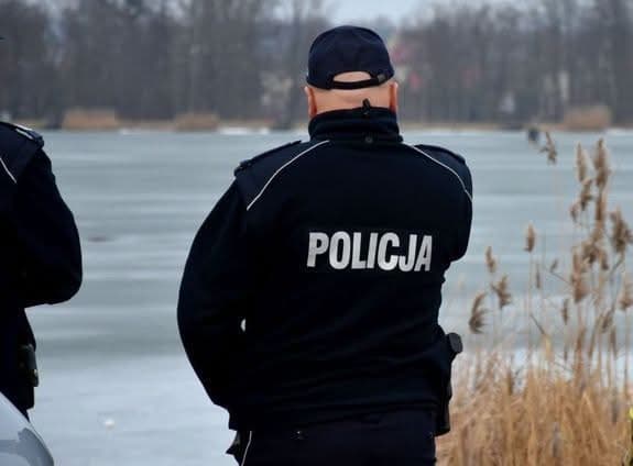 Niebezpieczna zabawa na lodzie – interwencje policji.