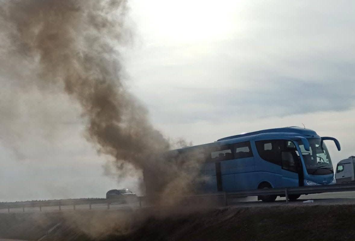 Pożar autokaru pod Siedlcami! Szkolna wycieczka jechała do Warszawy