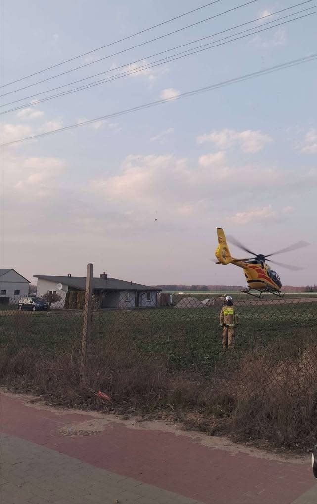 Pożar w Żelkowie-Kolonii. Dwie osoby poparzone, pożar wybuchł podczas czyszczenia komina