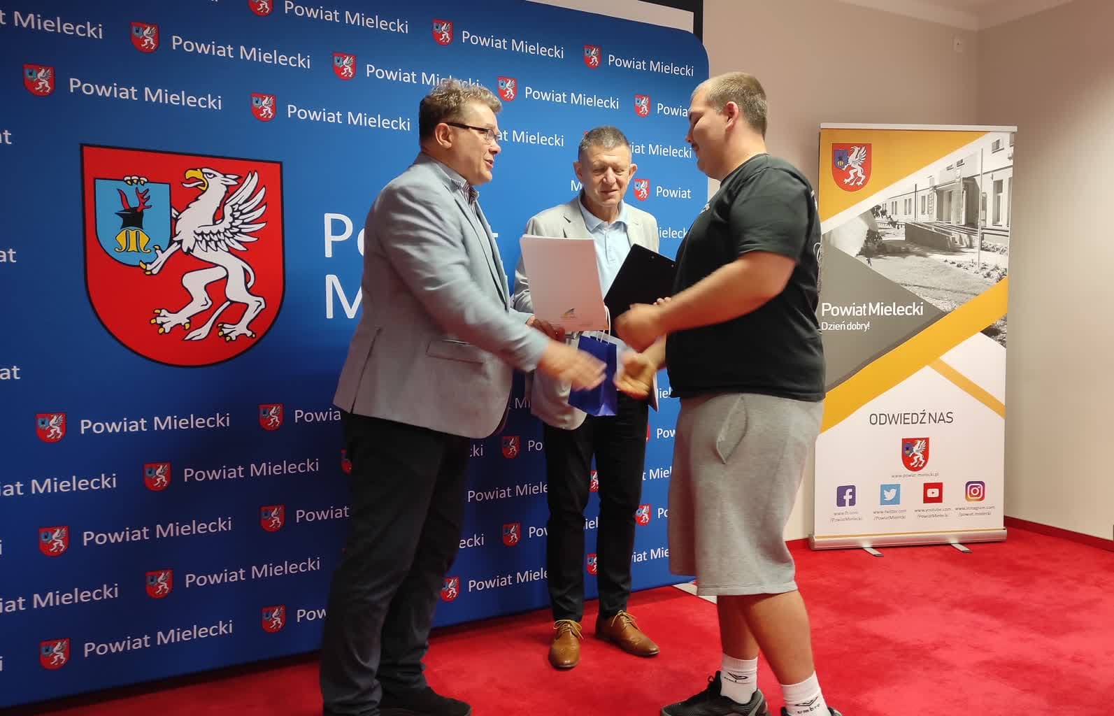 Mielec: Zarząd Powiatu Mieleckiego przyznał stypendia sportowe dla najzdolniejszych zawodników