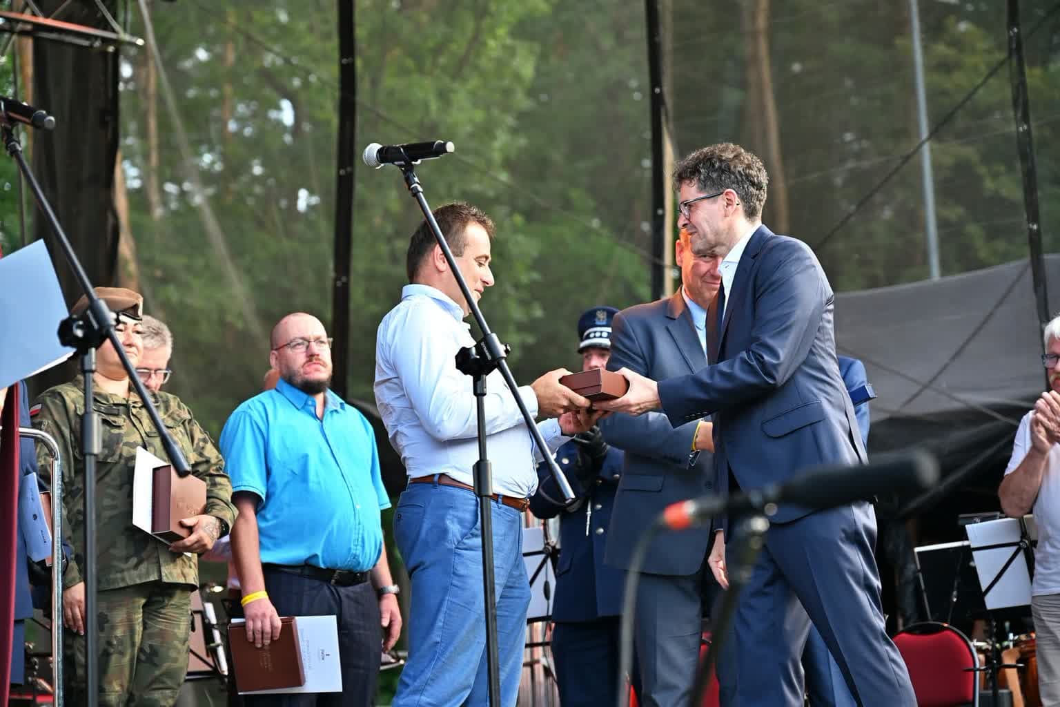 Read article: Kolbuszowa: Został uhonorowany Medalem im. Rodziny Ulmów „Ratującym Życie”