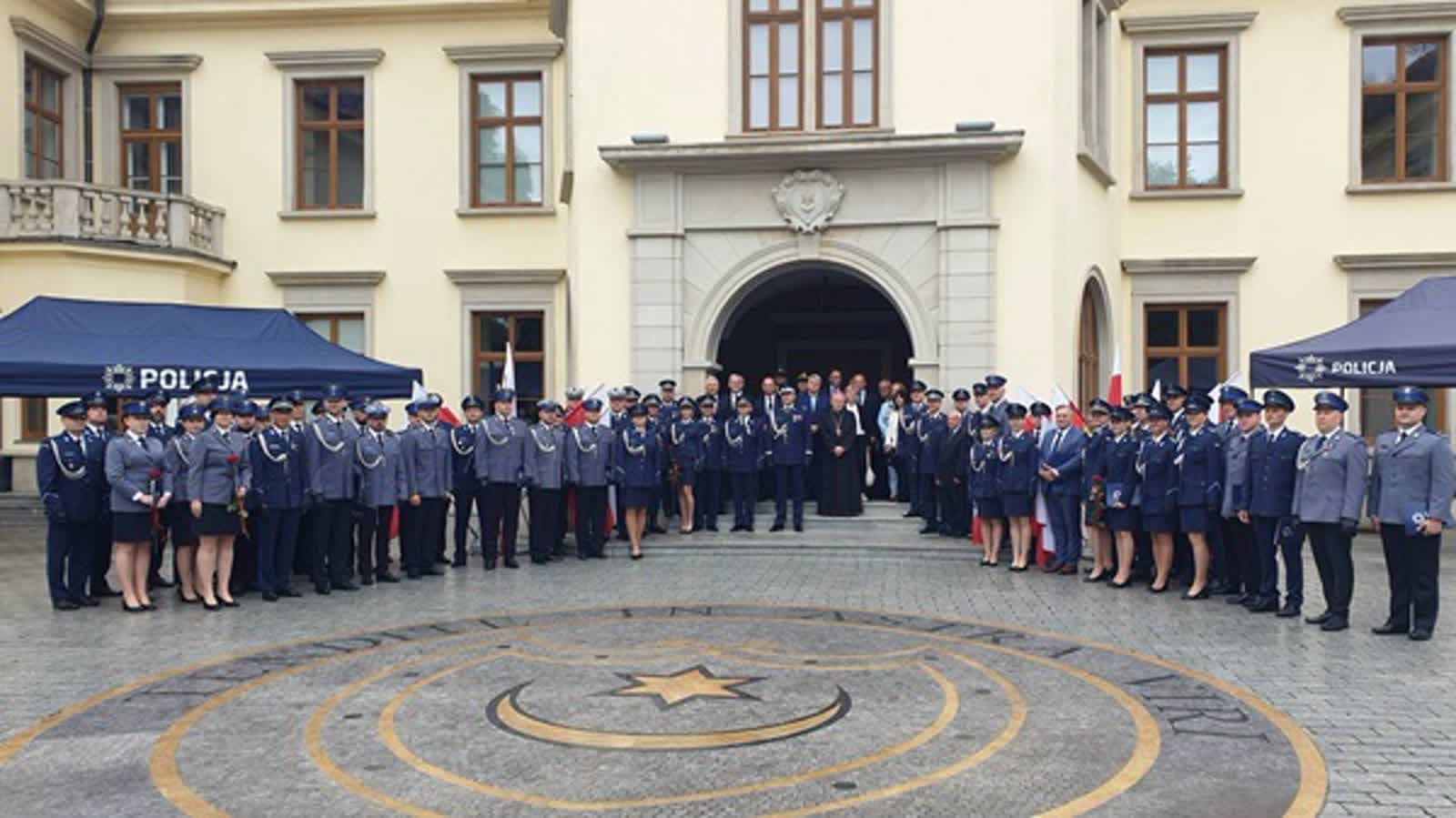 Tarnobrzeg. Święto Policji z awansami i rodzinnym piknikiem