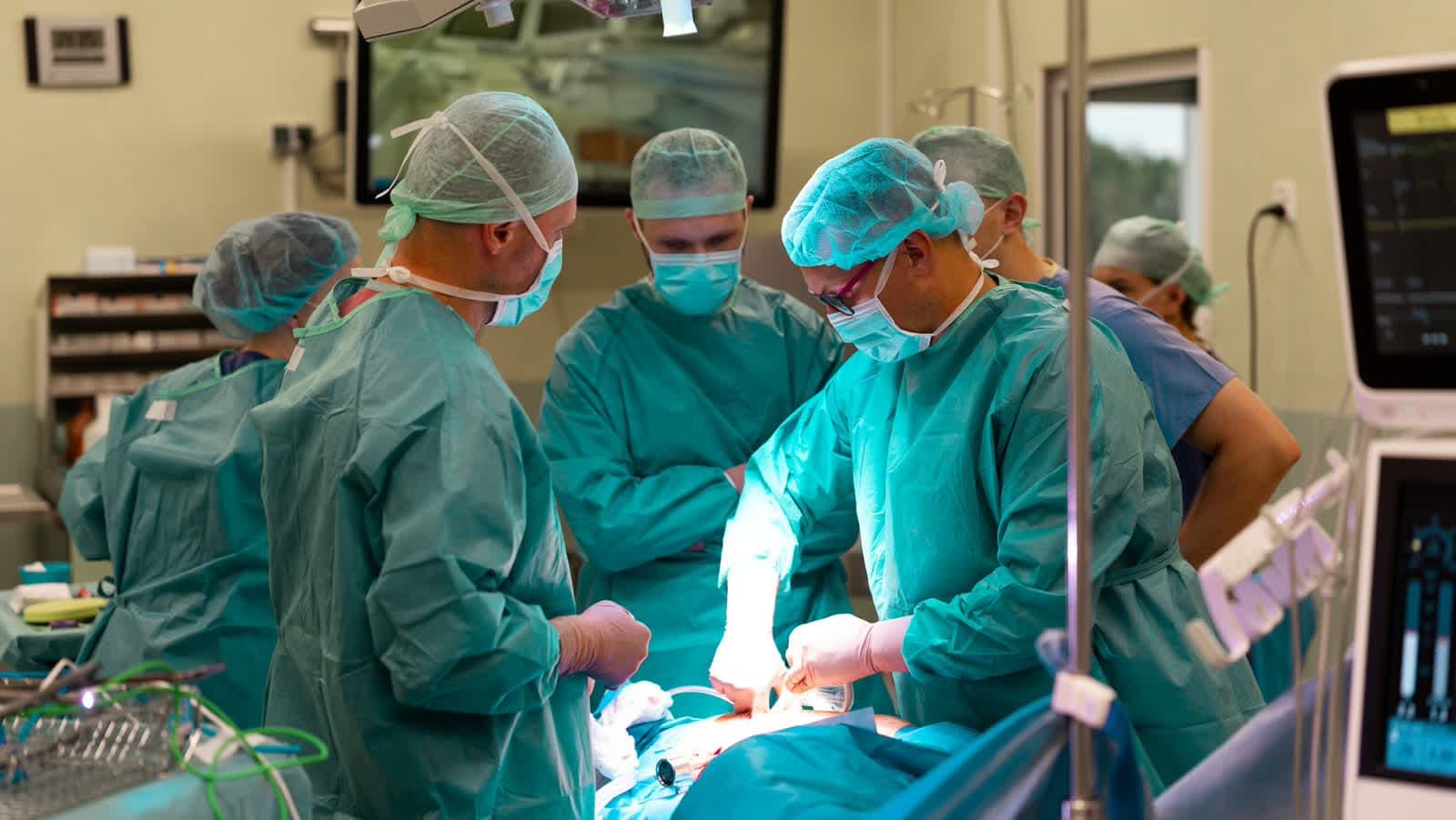 Rzeszów: Pierwsze w województwie minimalnie inwazyjne resekcje przełyku z wykorzystaniem systemu robotycznego da Vinci