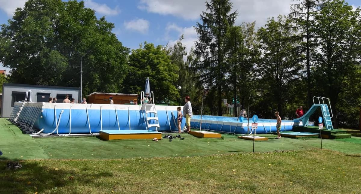 Upalny początek wakacji. Co ze strefą base…