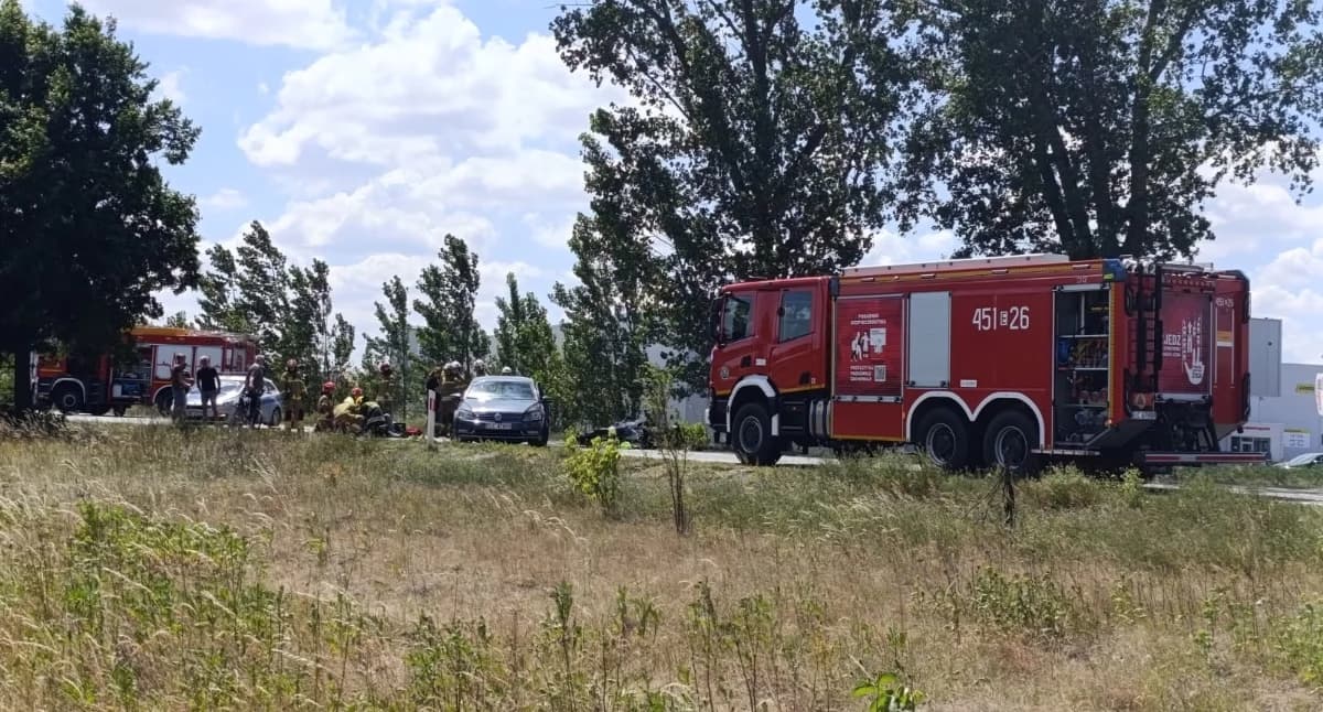 Łowicz. Zderzenie motocykla z autem osobowym, droga krajowa nr 14 zablokowana!
