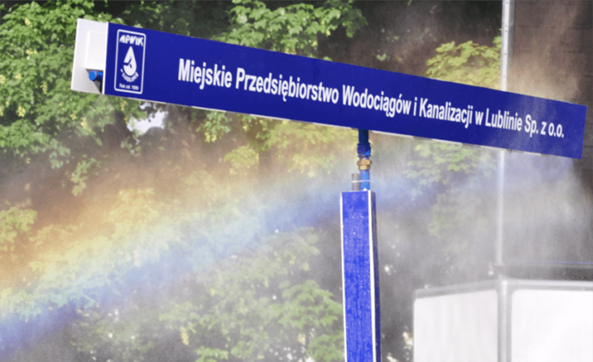 Kurtyny wodne znów chłodzą mieszkańców Lublina. Gdzie można z nich skorzystać?